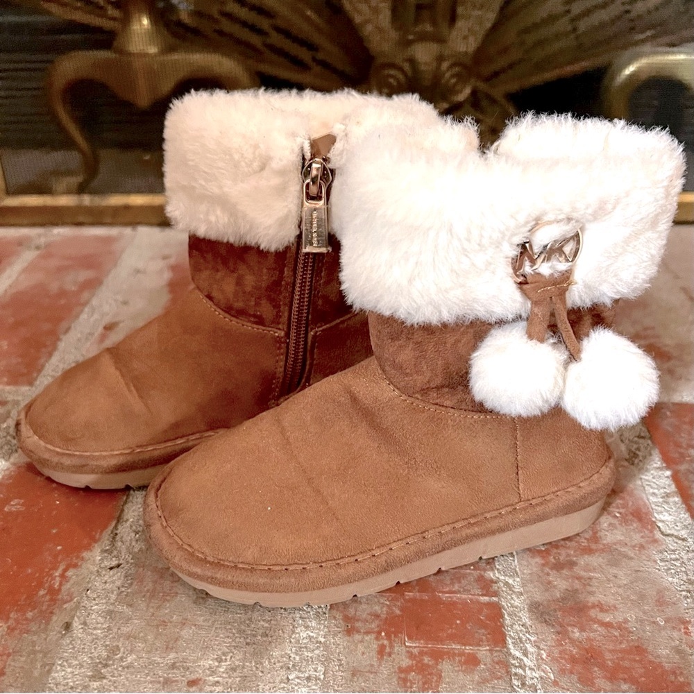 Michael Kors Toddler Girl’s Monogram Fur Winter Snow Boots, size 8